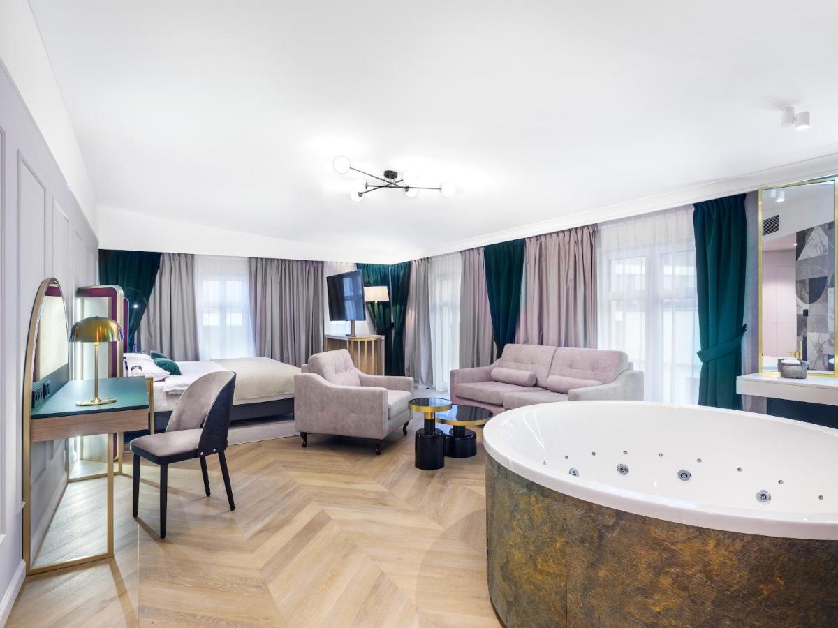 Golden Queen Deluxe Jacuzzi Apartments - Old Town Cracóvia Exterior foto